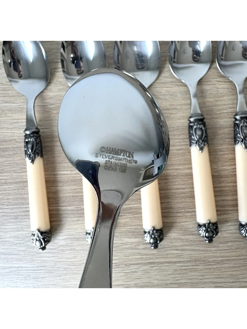 20 Pc Hampton Silversmith San Remo Cream Handle Stainless Flatware Set